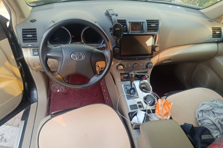 Used Toyota Highlander 2013 2.7L Two-Wheel Drive 5-Seater Purple Gold Edition Center Console