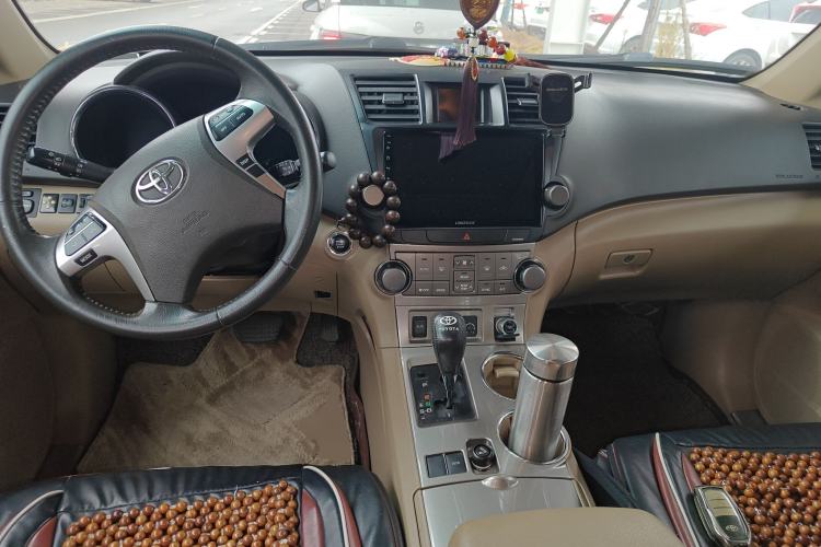 Used Toyota Highlander 2013 2.7L Two-Wheel Drive 7-Seater Zijin Edition Center Console