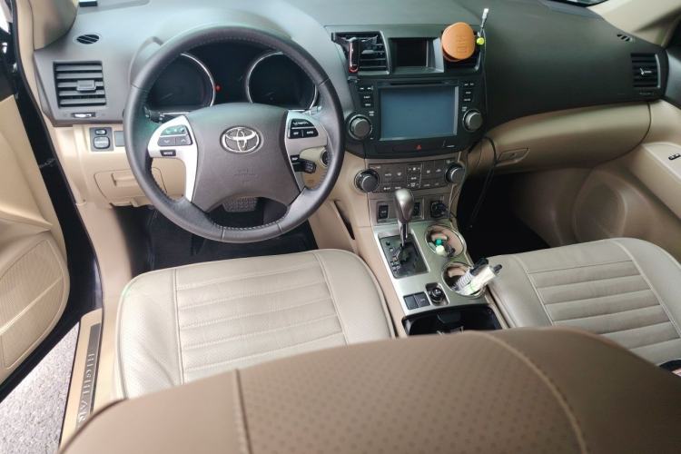 Used Toyota Highlander 2013 2.7L Two-Wheel Drive 7-Seater Zijin Edition Center Console