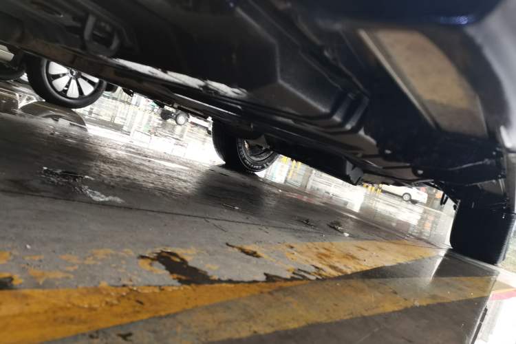 Used Toyota Highlander 2013 2.7L Two-Wheel Drive 7-Seater Zijin Edition Chassis Front Left