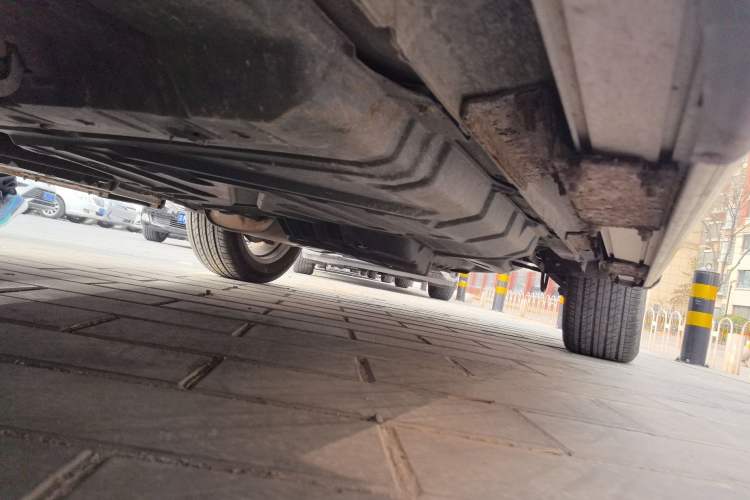 Used Toyota Highlander 2013 2.7L Two-Wheel Drive 7-Seater Zijin Edition Chassis Front Left