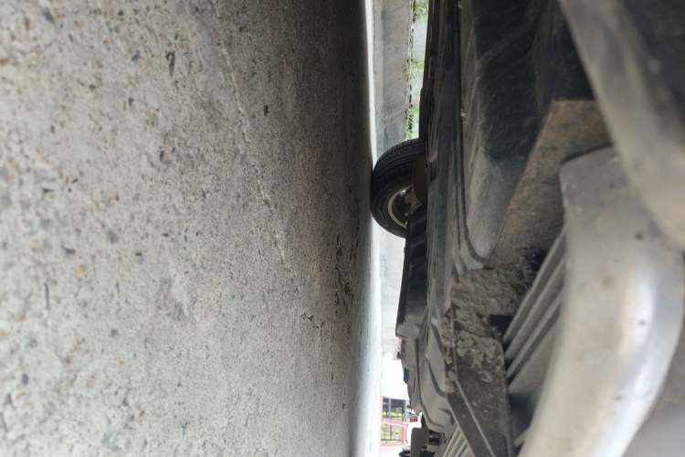Used Toyota Highlander 2013 2.7L Two-Wheel Drive 7-Seater Zijin Edition Chassis Front Left
