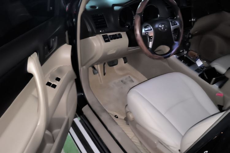 Used Toyota Highlander 2013 2.7L Two-Wheel Drive 5-Seater Purple Gold Edition Driver Seat