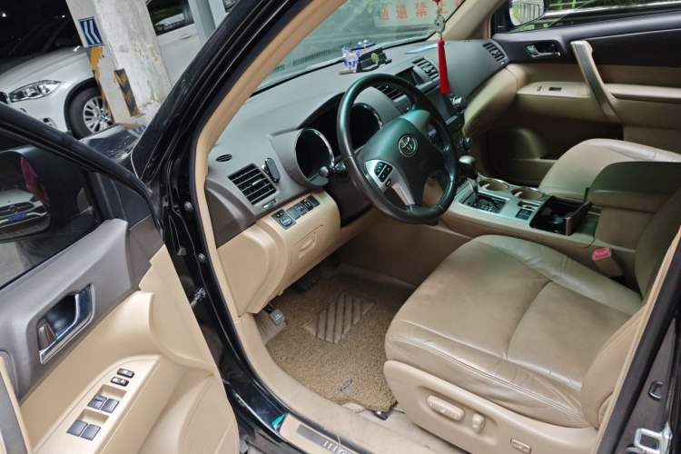 Used Toyota Highlander 2013 2.7L Two-Wheel Drive 5-Seater Purple Gold Edition Driver Seat