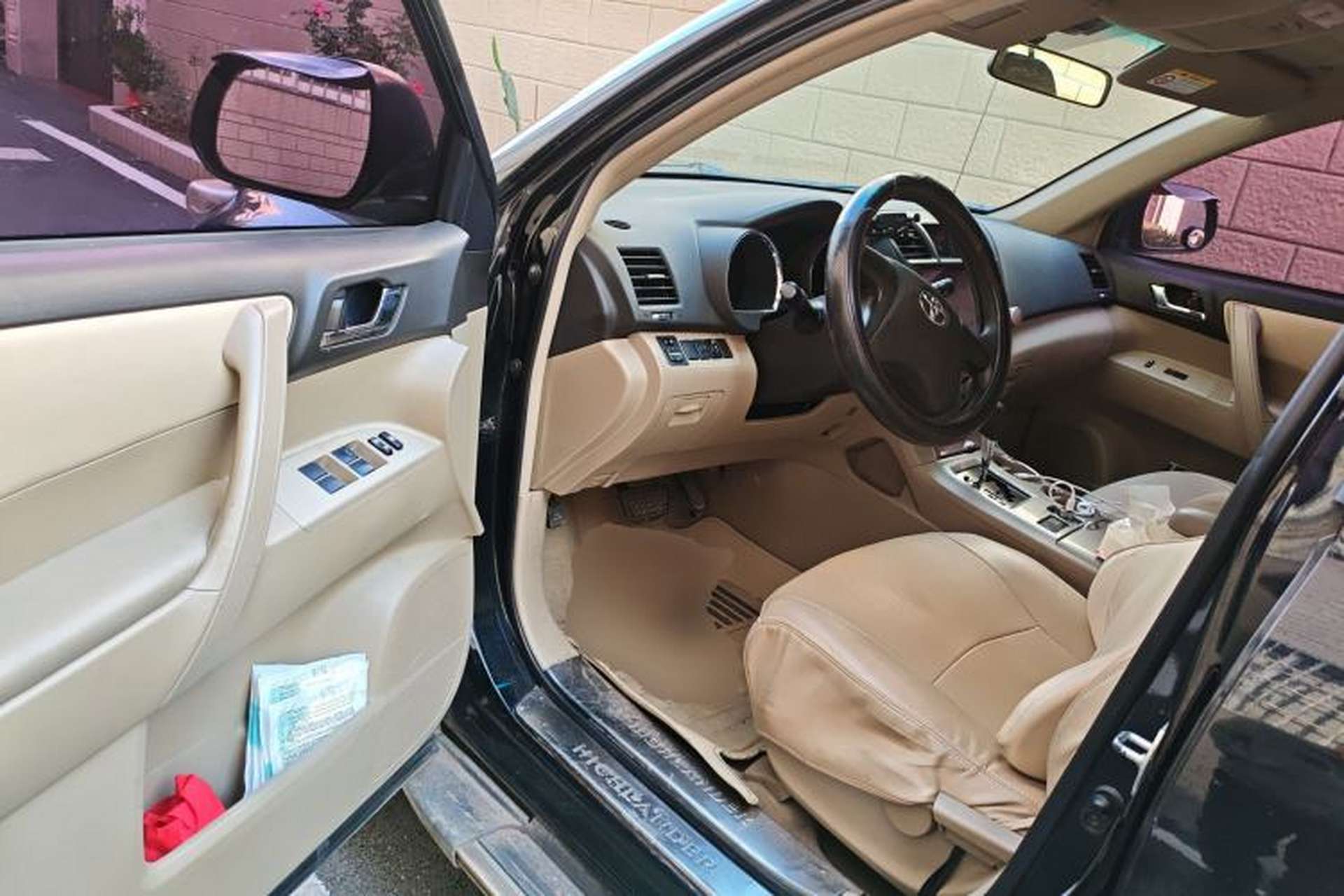 Used Toyota Highlander 2013 2.7L Two-Wheel Drive 5-Seater Purple Gold Edition Driver Seat