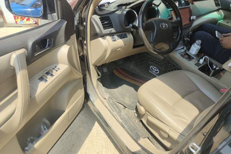 Used Toyota Highlander 2013 2.7L Two-Wheel Drive 5-Seater Purple Gold Edition Driver Seat