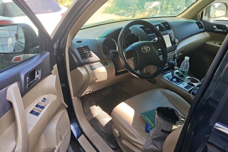 Used Toyota Highlander 2013 2.7L Two-Wheel Drive 5-Seater Purple Gold Edition Driver Seat