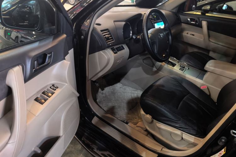 Used Toyota Highlander 2013 2.7L Two-Wheel Drive 5-Seater Purple Gold Edition Driver Seat