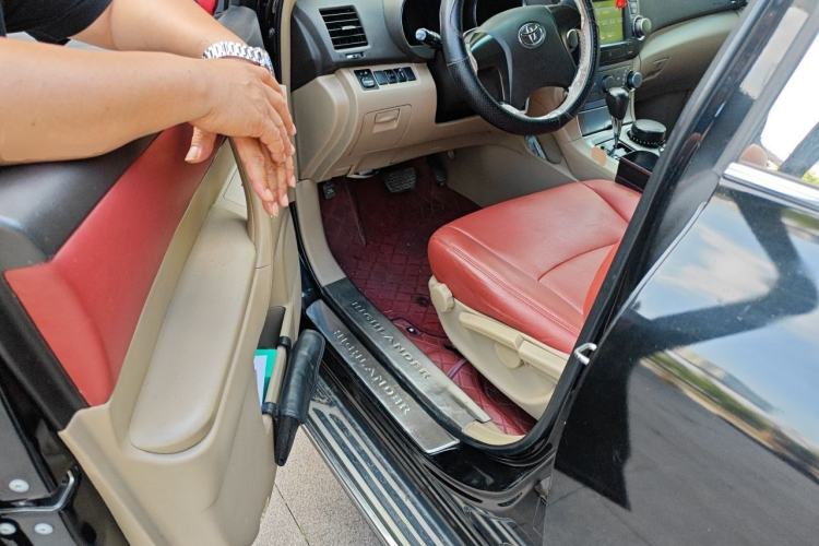 Used Toyota Highlander 2013 2.7L Two-Wheel Drive 5-Seater Purple Gold Edition Driver Seat