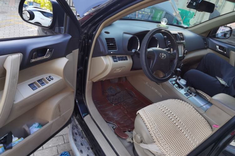 Used Toyota Highlander 2013 2.7L Two-Wheel Drive 5-Seater Purple Gold Edition Driver Seat