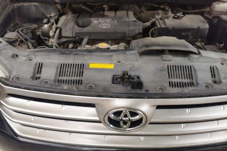 Used Toyota Highlander 2013 2.7L Two-Wheel Drive 5-Seater Purple Gold Edition Engine Bay