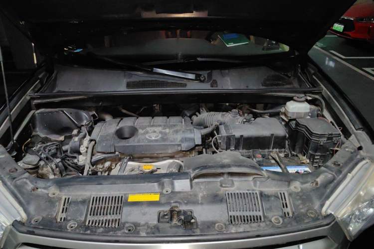 Used Toyota Highlander 2013 2.7L Two-Wheel Drive 5-Seater Purple Gold Edition Engine Bay