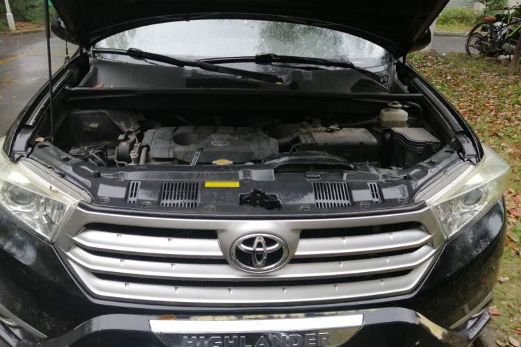 Used Toyota Highlander 2013 2.7L Two-Wheel Drive 5-Seater Purple Gold Edition Engine Bay