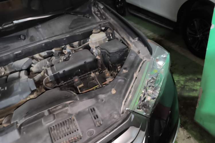 Used Toyota Highlander 2013 2.7L Two-Wheel Drive 5-Seater Purple Gold Edition Engine Bay Left