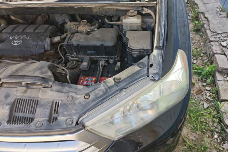Used Toyota Highlander 2013 2.7L Two-Wheel Drive 5-Seater Purple Gold Edition Engine Bay Left