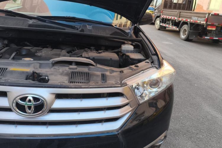 Used Toyota Highlander 2013 2.7L Two-Wheel Drive 5-Seater Purple Gold Edition Engine Bay Left