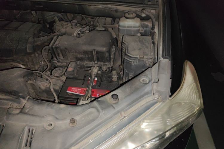 Used Toyota Highlander 2013 2.7L Two-Wheel Drive 5-Seater Purple Gold Edition Engine Bay Left