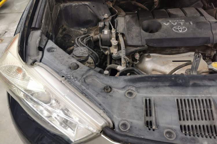 Used Toyota Highlander 2013 2.7L Two-Wheel Drive 5-Seater Purple Gold Edition Engine Bay Right