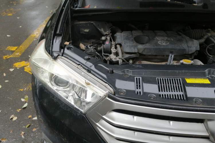 Used Toyota Highlander 2013 2.7L Two-Wheel Drive 5-Seater Purple Gold Edition Engine Bay Right