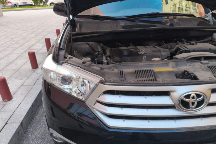 Used Toyota Highlander 2013 2.7L Two-Wheel Drive 5-Seater Purple Gold Edition Engine Bay Right