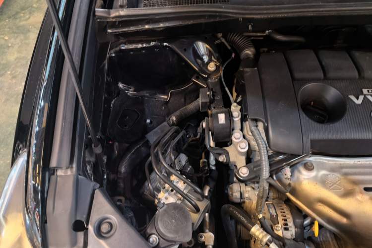 Used Toyota Highlander 2013 2.7L Two-Wheel Drive 5-Seater Purple Gold Edition Engine Bay Right