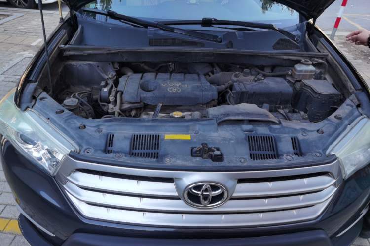 Used Toyota Highlander 2013 2.7L Two-Wheel Drive 5-Seater Purple Gold Edition Engine Bay