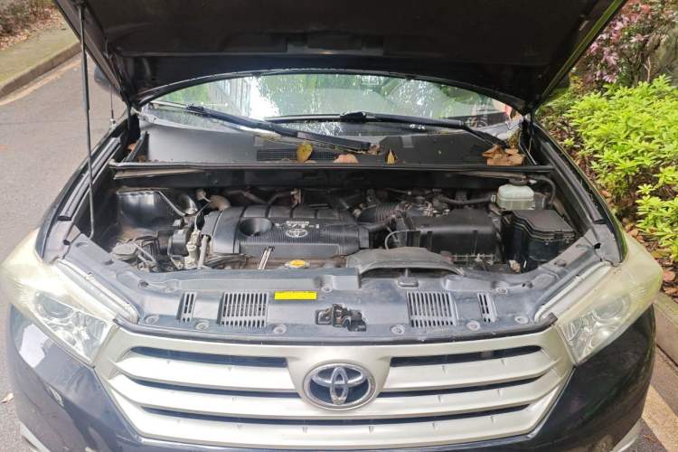 Used Toyota Highlander 2013 2.7L Two-Wheel Drive 5-Seater Purple Gold Edition Engine Bay
