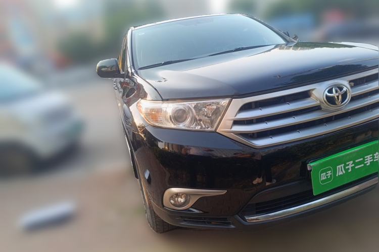 Used Toyota Highlander 2013 2.7L Two-Wheel Drive 5-Seater Purple Gold Edition Front Right 45 Deg