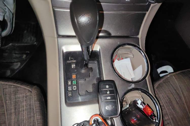 Used Toyota Highlander 2013 2.7L Two-Wheel Drive 5-Seater Purple Gold Edition Gear Lever