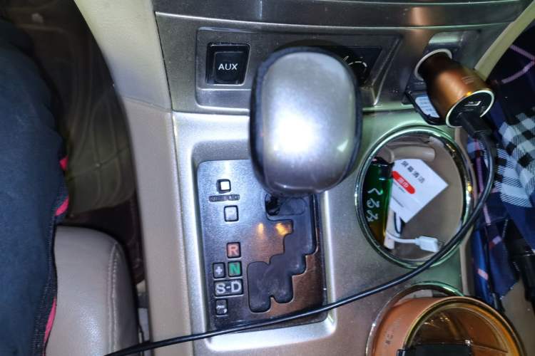 Used Toyota Highlander 2013 2.7L Two-Wheel Drive 7-Seater Zijin Edition Gear Lever