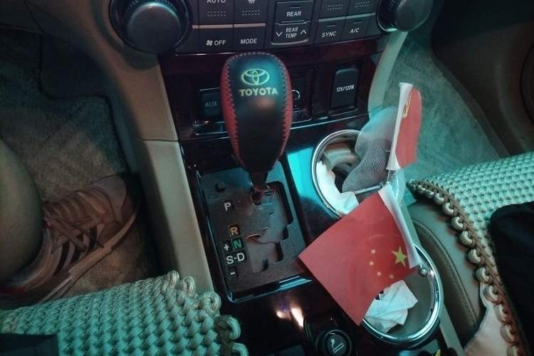 Used Toyota Highlander 2013 2.7L Two-Wheel Drive 7-Seater Zijin Edition Gear Lever