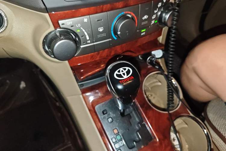 Used Toyota Highlander 2013 2.7L Two-Wheel Drive 5-Seater Purple Gold Edition Gear Lever