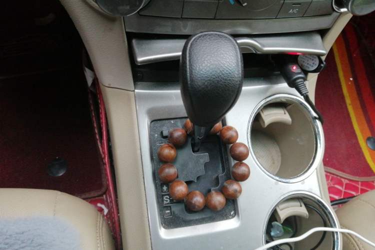 Used Toyota Highlander 2013 2.7L Two-Wheel Drive 5-Seater Purple Gold Edition Gear Lever