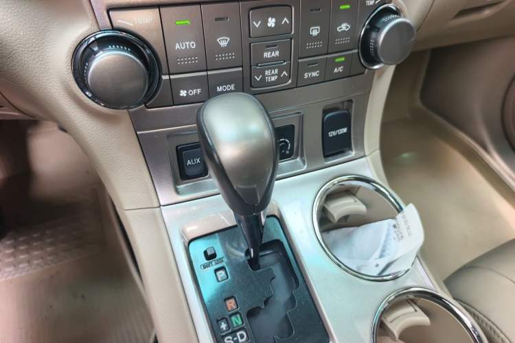 Used Toyota Highlander 2013 2.7L Two-Wheel Drive 7-Seater Zijin Edition Gear Lever
