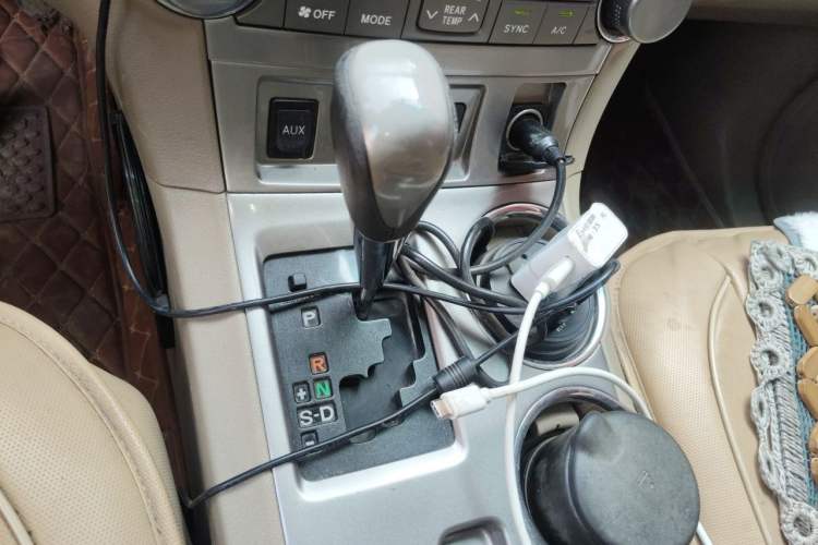 Used Toyota Highlander 2013 2.7L Two-Wheel Drive 7-Seater Zijin Edition Gear Lever
