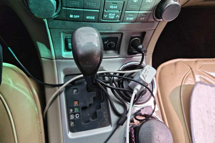Used Toyota Highlander 2013 2.7L Two-Wheel Drive 7-Seater Zijin Edition Gear Lever