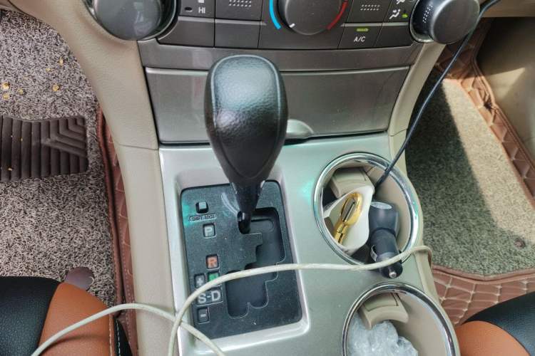 Used Toyota Highlander 2013 2.7L Two-Wheel Drive 5-Seater Purple Gold Edition Gear Lever
