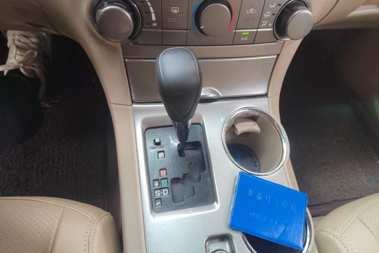 Used Toyota Highlander 2013 2.7L Two-Wheel Drive 5-Seater Purple Gold Edition Gear Lever