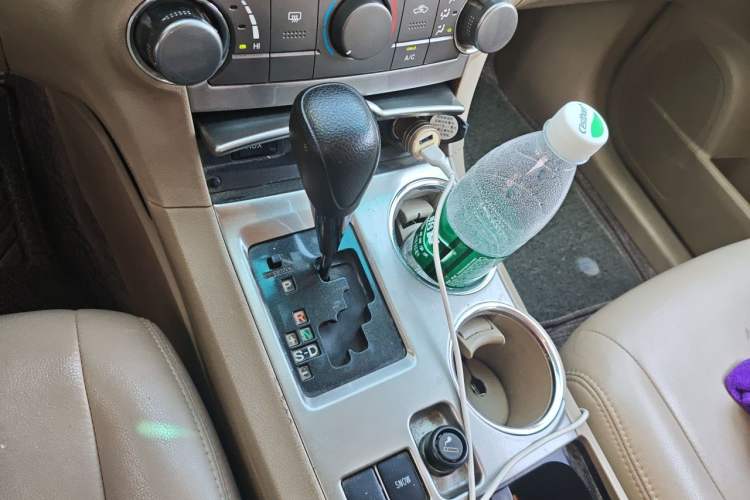 Used Toyota Highlander 2013 2.7L Two-Wheel Drive 5-Seater Purple Gold Edition Gear Lever