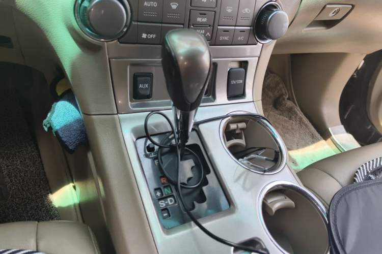 Used Toyota Highlander 2013 2.7L 2WD 7-Seater Explorer Edition Gear Lever