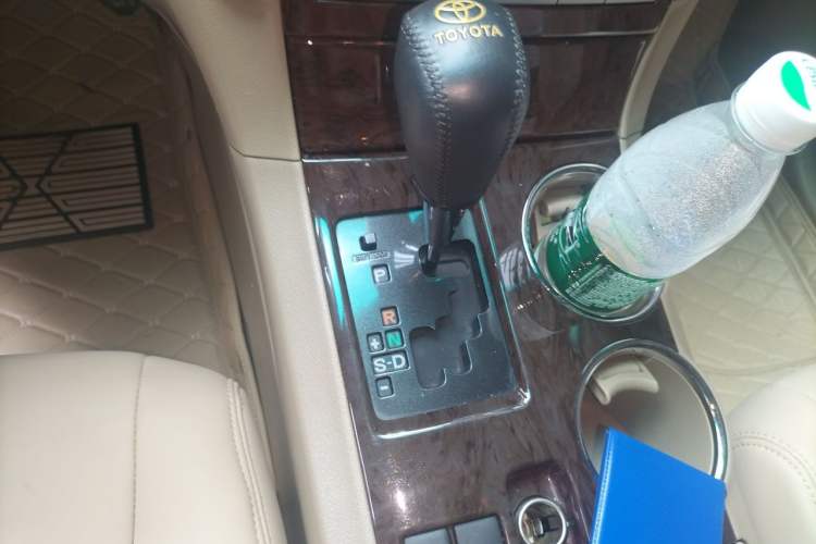 Used Toyota Highlander 2013 2.7L Two-Wheel Drive 5-Seater Purple Gold Edition Gear Lever
