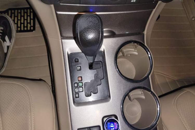 Used Toyota Highlander 2013 2.7L Two-Wheel Drive 5-Seater Purple Gold Edition Gear Lever