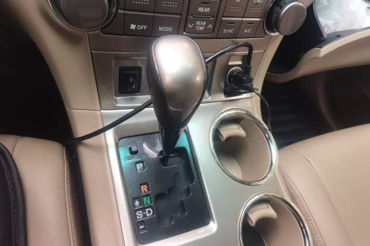 Used Toyota Highlander 2013 2.7L Two-Wheel Drive 7-Seater Zijin Edition Gear Lever