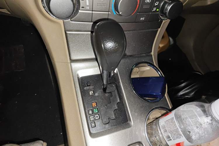 Used Toyota Highlander 2013 2.7L Two-Wheel Drive 5-Seater Purple Gold Edition Gear Lever