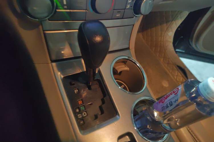 Used Toyota Highlander 2013 2.7L Two-Wheel Drive 5-Seater Purple Gold Edition Gear Lever