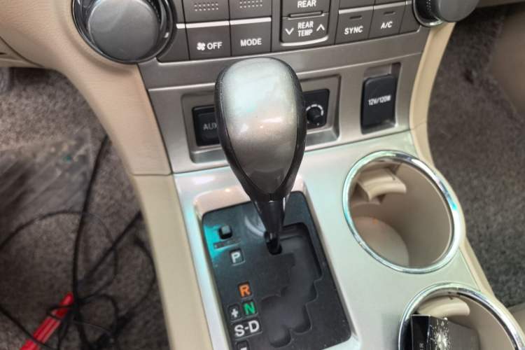 Used Toyota Highlander 2013 2.7L Two-Wheel Drive 7-Seater Zijin Edition Gear Lever