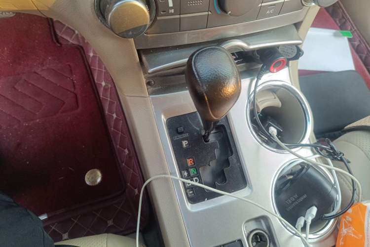 Used Toyota Highlander 2013 2.7L Two-Wheel Drive 5-Seater Purple Gold Edition Gear Lever