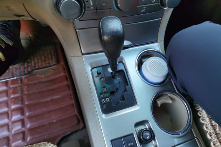 Used Toyota Highlander 2013 2.7L Two-Wheel Drive 5-Seater Purple Gold Edition Gear Lever