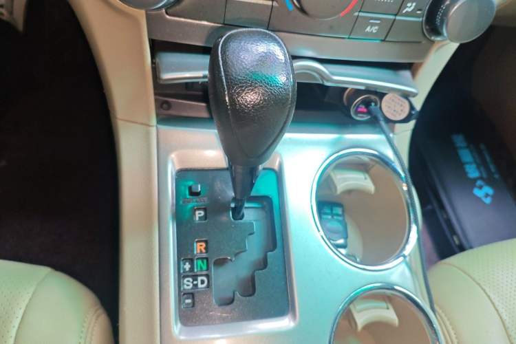 Used Toyota Highlander 2013 2.7L Two-Wheel Drive 5-Seater Purple Gold Edition Gear Lever