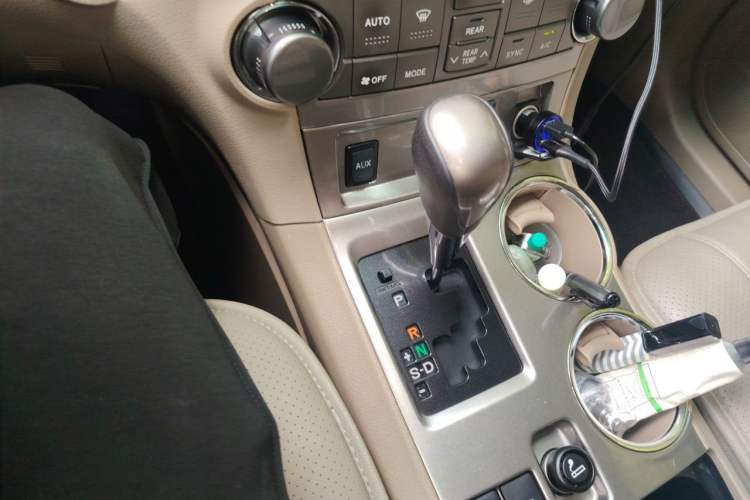 Used Toyota Highlander 2013 2.7L Two-Wheel Drive 7-Seater Zijin Edition Gear Lever